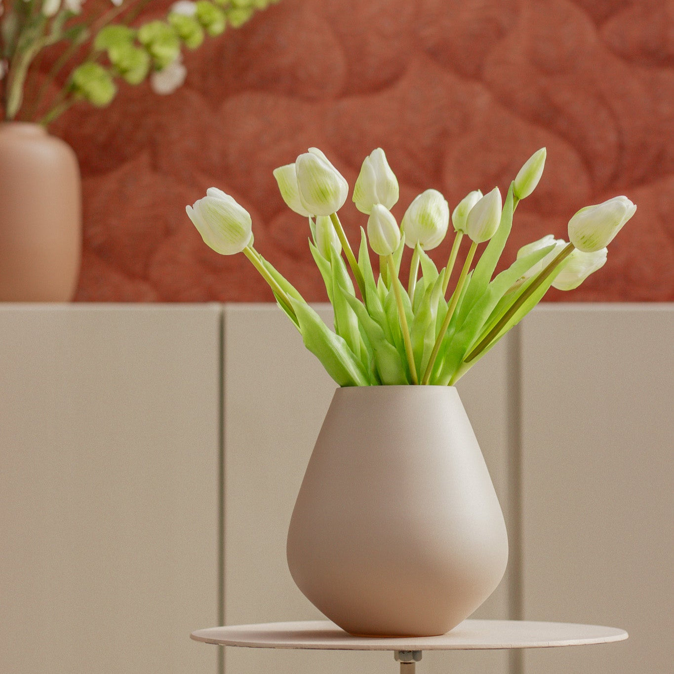 emons conceptstore - woonwinkel roden - woonaccessoires - tulpen - kunsttulpen - zijde tulpen - zijden tulpen - zijdebloemen - zijden bloemen - nep tulpen - wit - kunstboeket - tulpenboeket